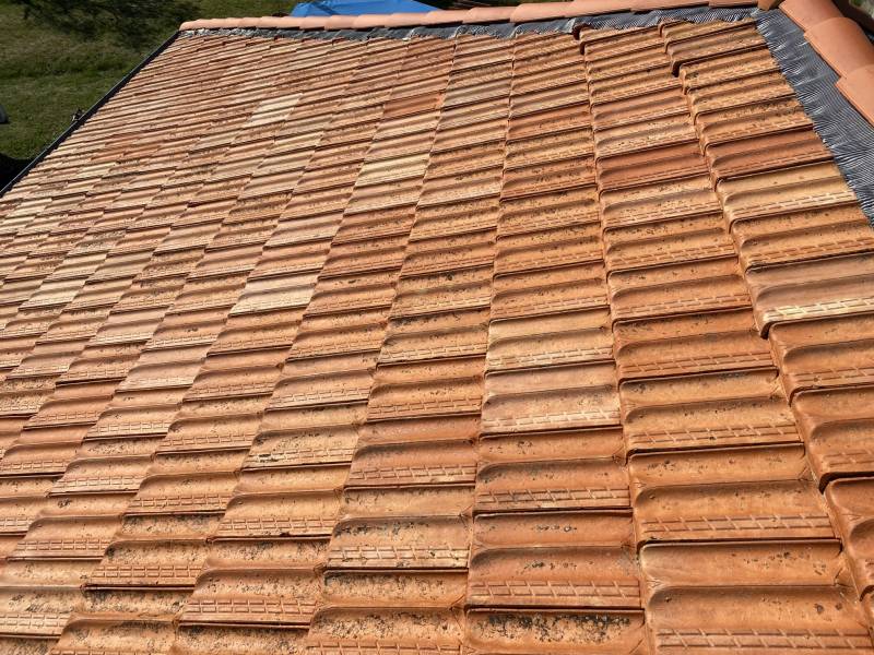 tuiles avec nettoyage et traitement sur aix en provence