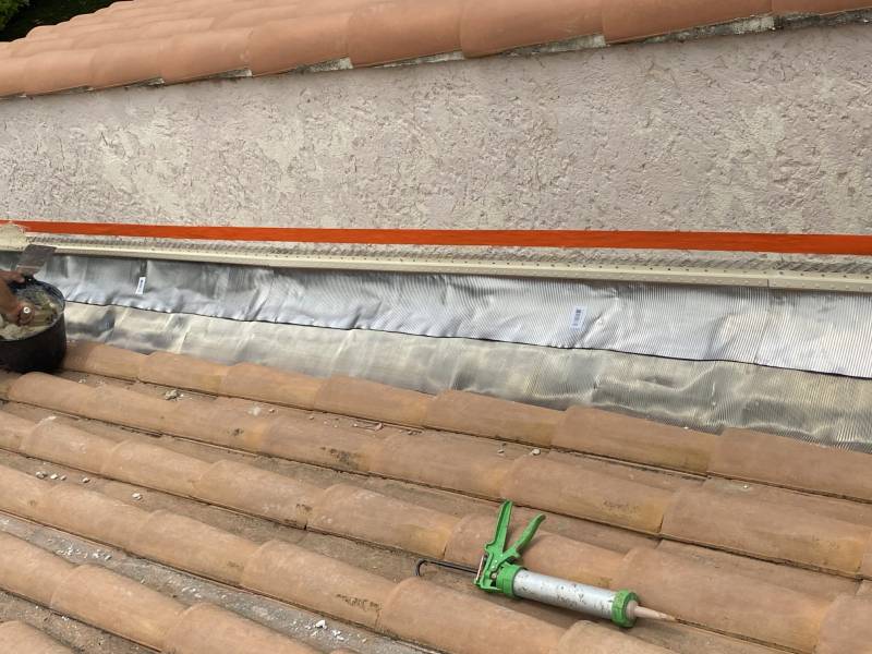 Prepararion enduit pour solin sur vitrolles