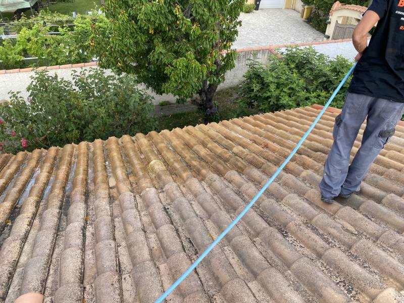 démoussage tuile romane saint victoret