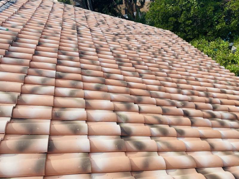 pose tuiles romane près de aix en provence