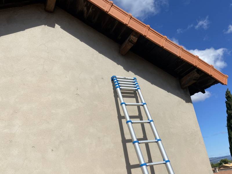 Rive sur avancée de toiture sur Greasque