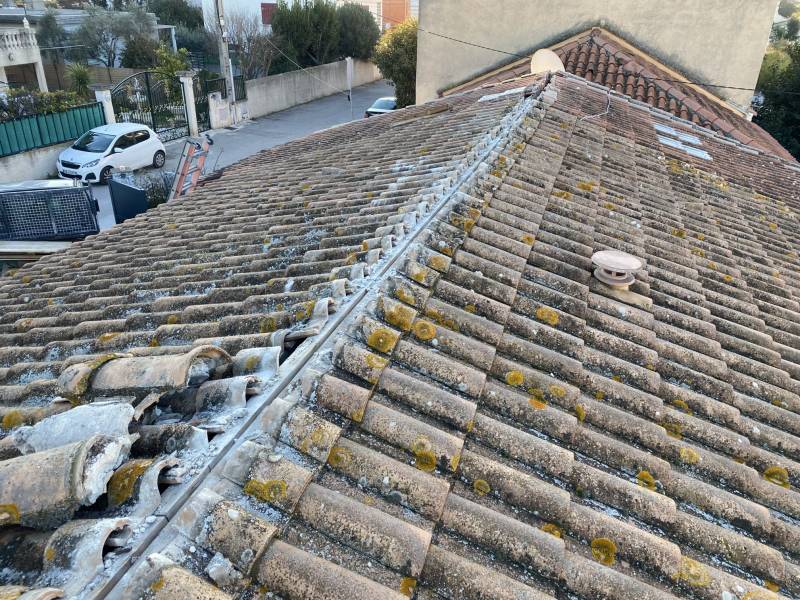 dépose ciment et tuile du faitage sur marignane