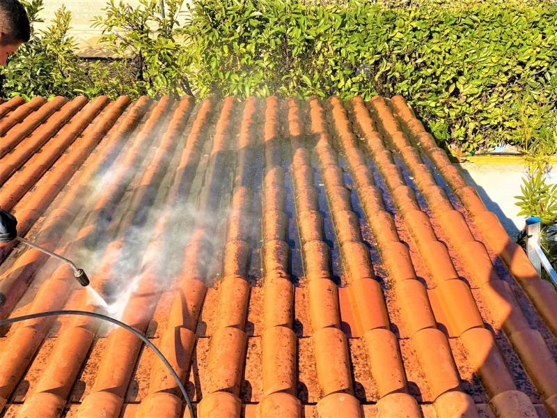 nettoyage HP de toiture sur velaux