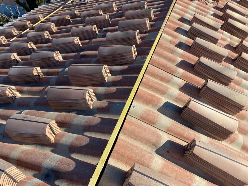 pose de tuiles et faitage sur vitrolles