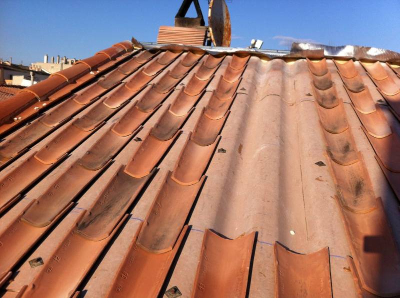 Pose tuile sur toiture PST sur aix en provence