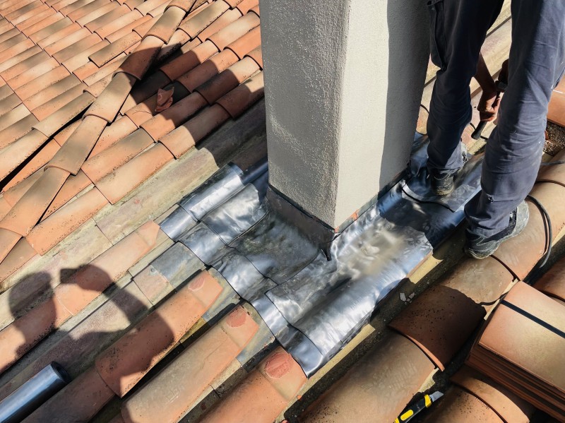 Changement d’un tour de cheminée en Plomb d’une toiture à Vitrolles 13127