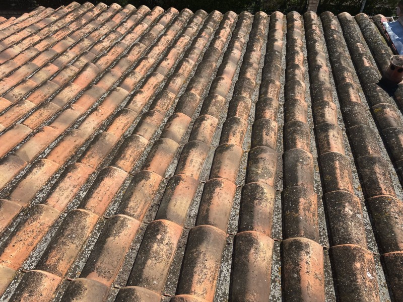 toiture avant nettoyage martigues
