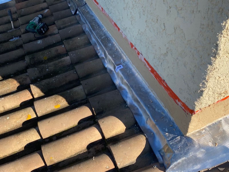 finition enduit pour solin en plomb sur rognac