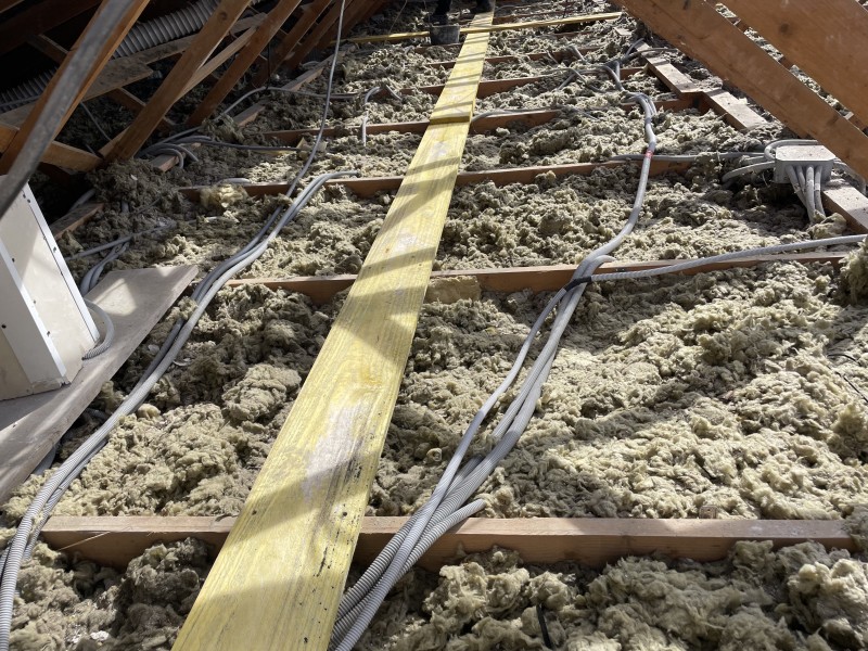 Mise en place d’une isolation en laine de roche dans les combles perdus d’une maison à Saint Victoret pas chère