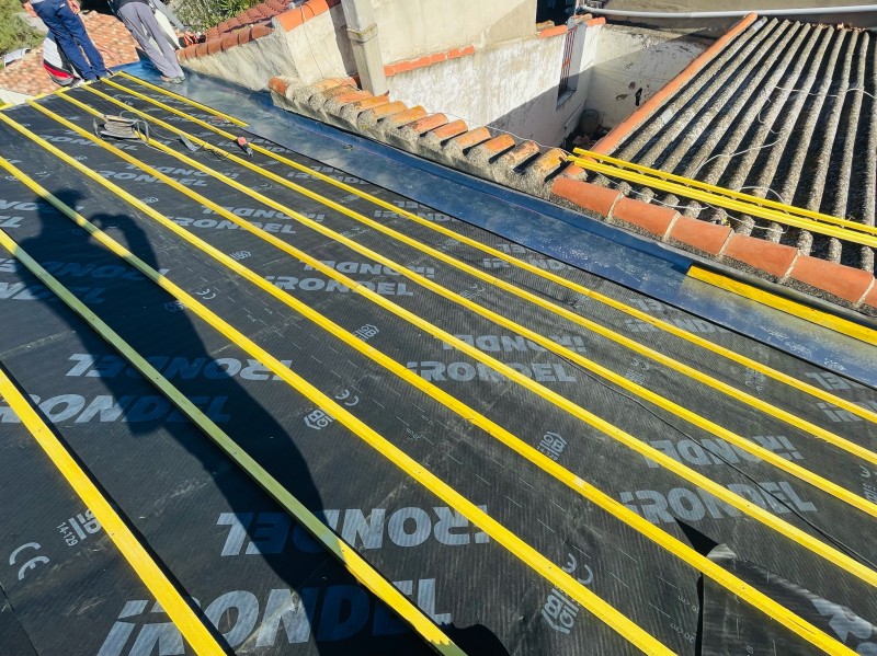 Intervention couvreurs  pour une Réfection de toiture de maison sur Châteauneuf-les-Martigues 13220 près de Marignane