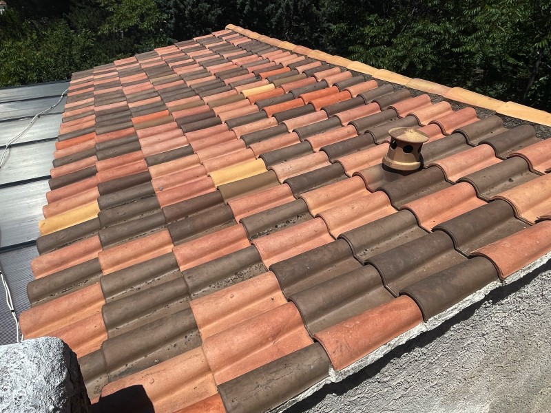 Nettoyage et traitement de toiture à Saint-Victoret 13730