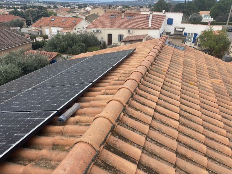 Rénovation d’un Faîtage de toiture de maison à La-Fare-les-Oliviers 13580