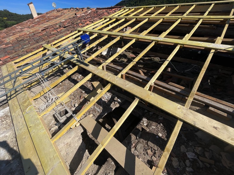 pose de toiture à La Fare les Oliviers 13580