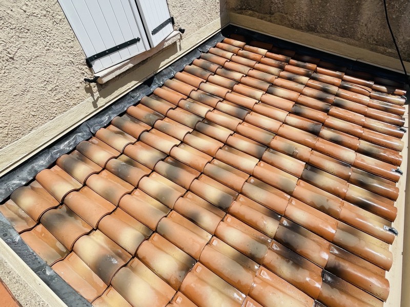 Démoussage et traitement d’une toiture type mécanique sur Mimet 13105 près de Gardanne 13120