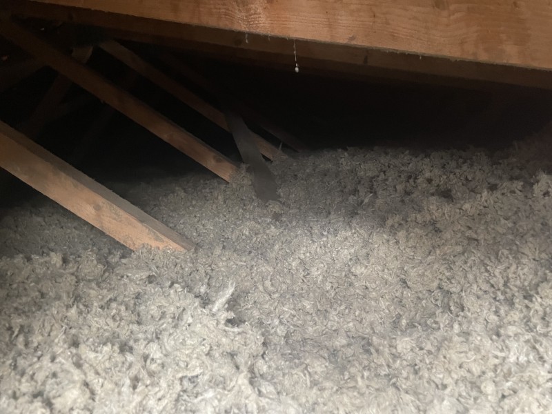 Mise en œuvre d’une isolation en laine de roche en comble perdu d’une maison sur Bouc Bel Air