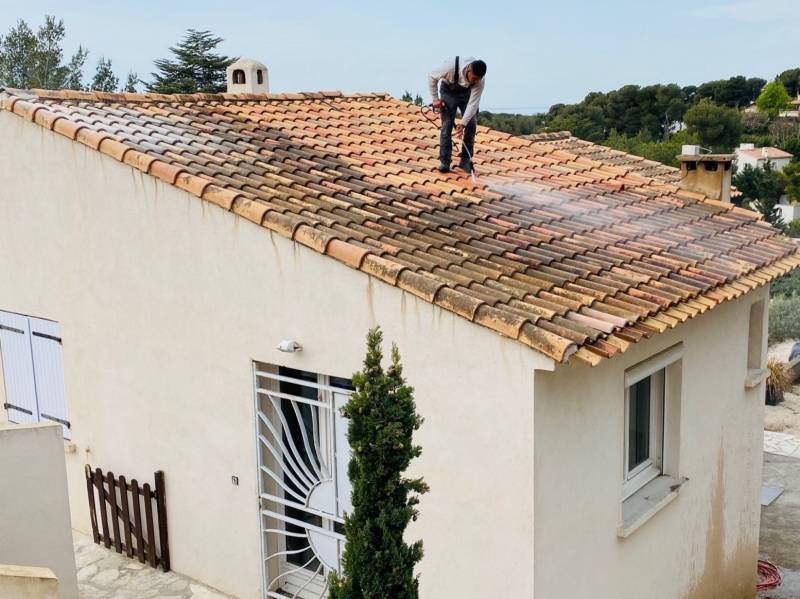 nettoyage de toiture sur carry le rouet