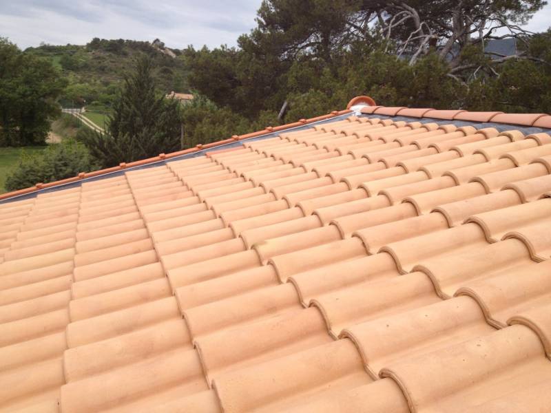 Toiture fini avec Faîtage et rive et nettoyage traitement toiture sur Marignane