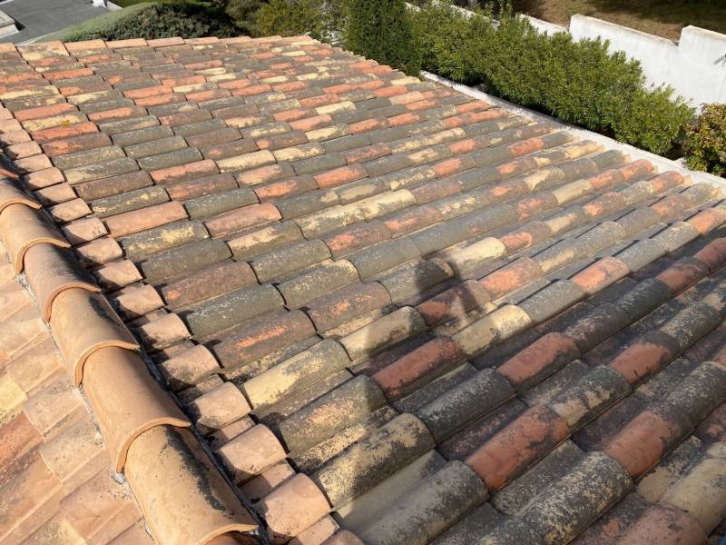 toiture avant intervention sur carry le rouet