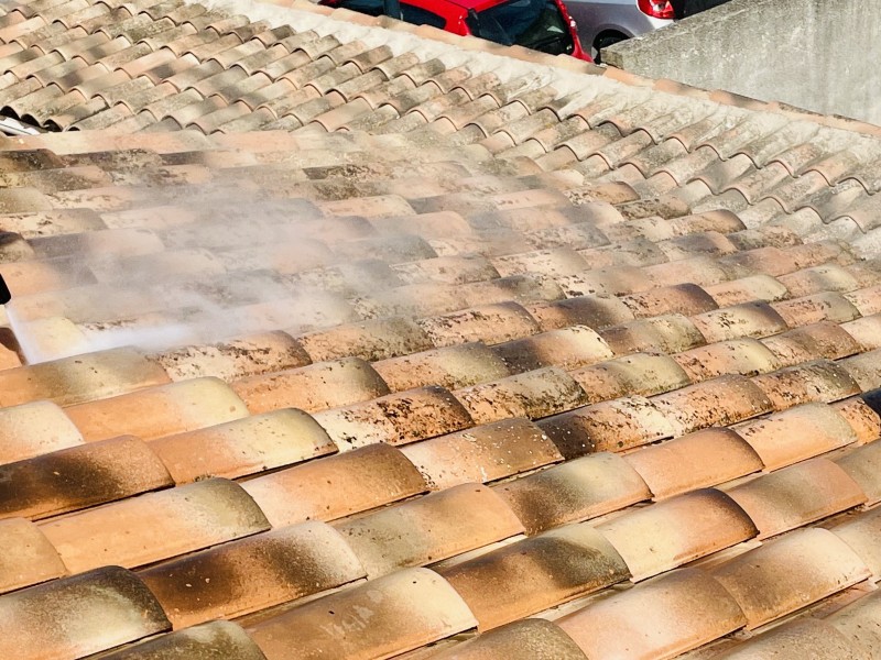 Nettoyage des tuiles à Saint-Victoret 13730