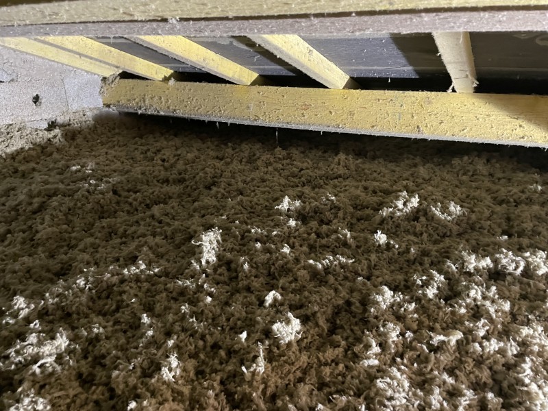 Pose d’isolation en laine de roche en combles perdus sur Ensuès-la-Redonne 13820