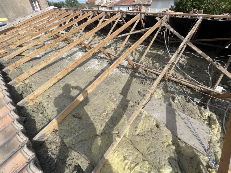 Mise en place d’une isolation en laine de roche dans les combles perdus d’une maison à Saint Victoret pas chère
