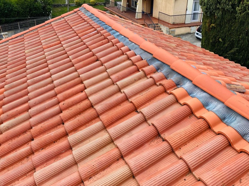 rénovation de Faîtage et toiture sur Velaux 13880