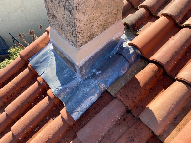 tour de cheminée en plomb sur velaux