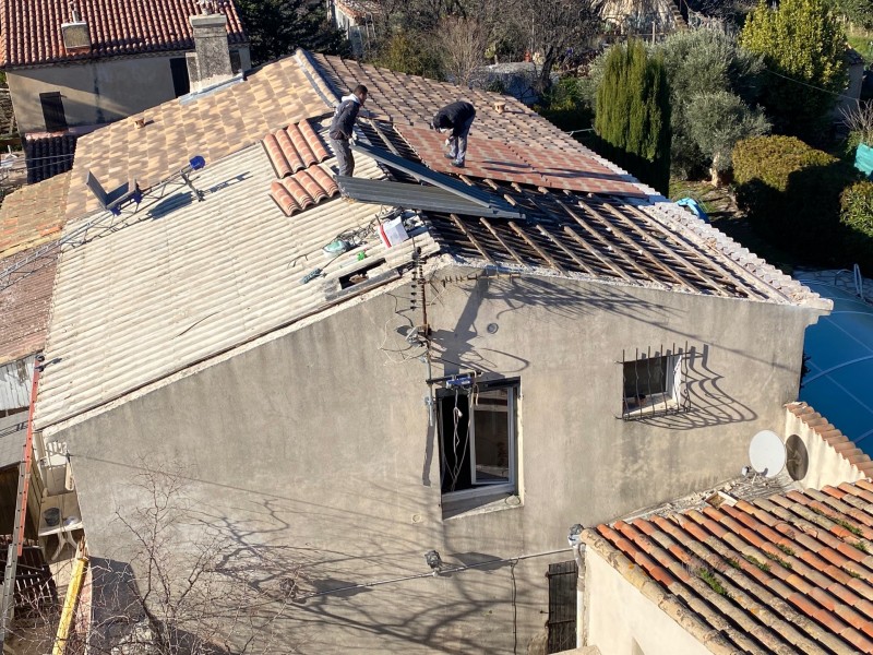 Actuellement en cour: Changement d’une toiture P.S.T Canal sur Vitrolles près de Marignane
