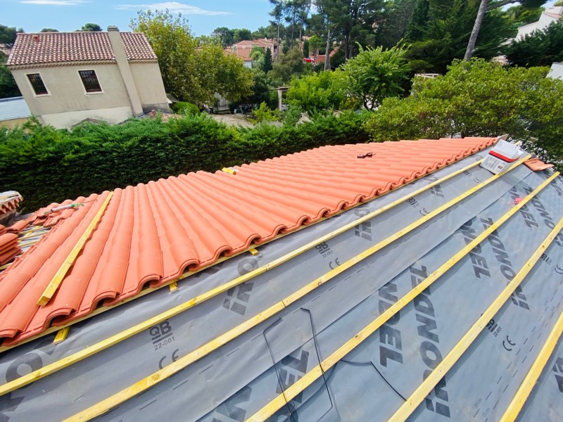 pose de toiture sur carry le rouet