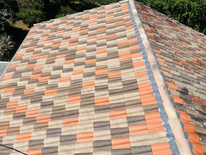 Démoussage et traitement d’une toiture type mécanique sur Mimet 13105 près de Gardanne 13120