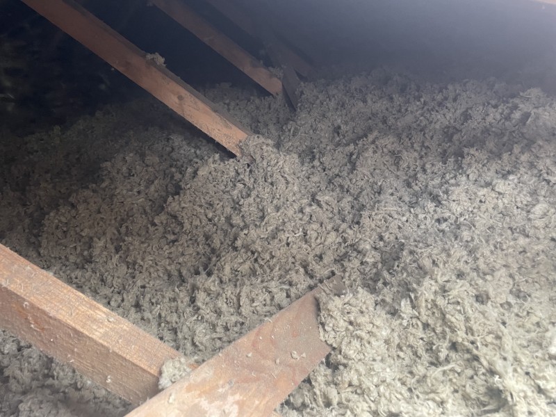 Mise en œuvre d’une isolation en laine de roche en comble perdu d’une maison sur Bouc Bel Air