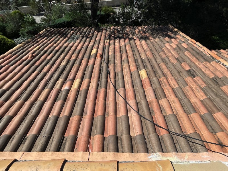 Nettoyage et traitement de toiture à Saint-Victoret 13730