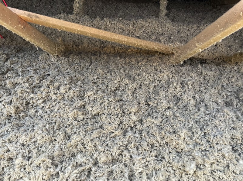 Pose d'une isolation en comble perdu par soufflage laine de roche sur Saint-Victoret 13730