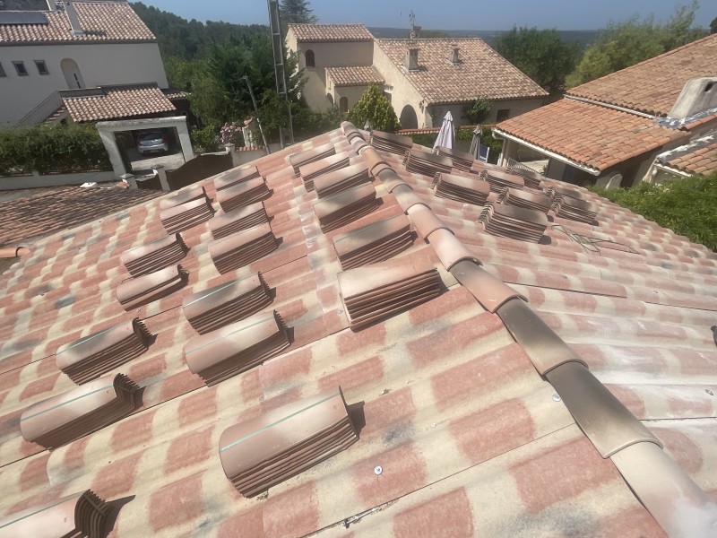 Intervention couvreurs pour un changement de toiture de maison sur Bouc-Bel-Air 13320