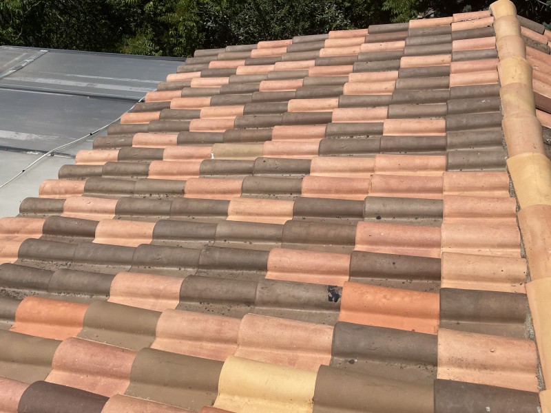 Nettoyage et traitement de toiture à Saint-Victoret 13730