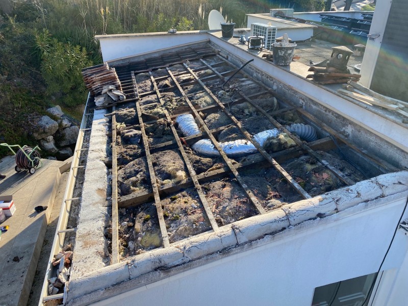 depose des tuiles mecaniques romane sur les pennes mirabeau