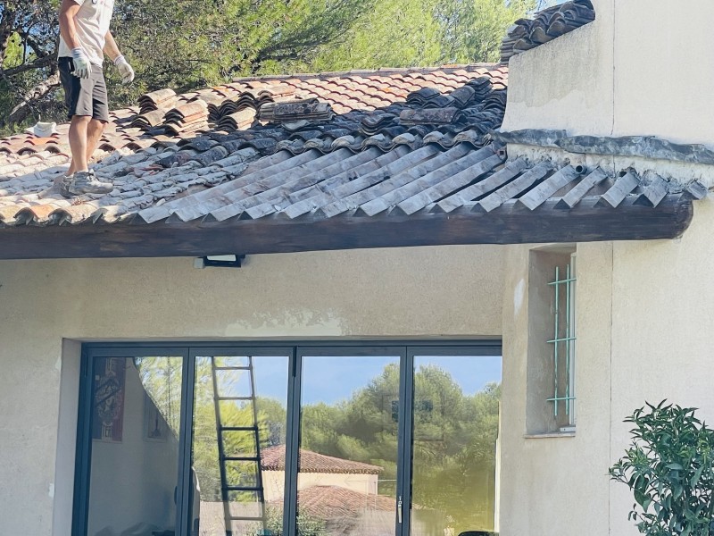 Changement d’une toiture et poutre d’un Auvent d’une maison sur Ventabren 13122