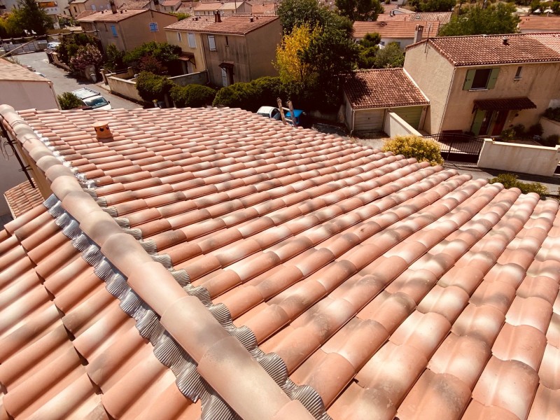 Réfection d’une toiture de maison en tuiles mécaniques Romane à Gardanne 13120 près de Aix-en-Provence