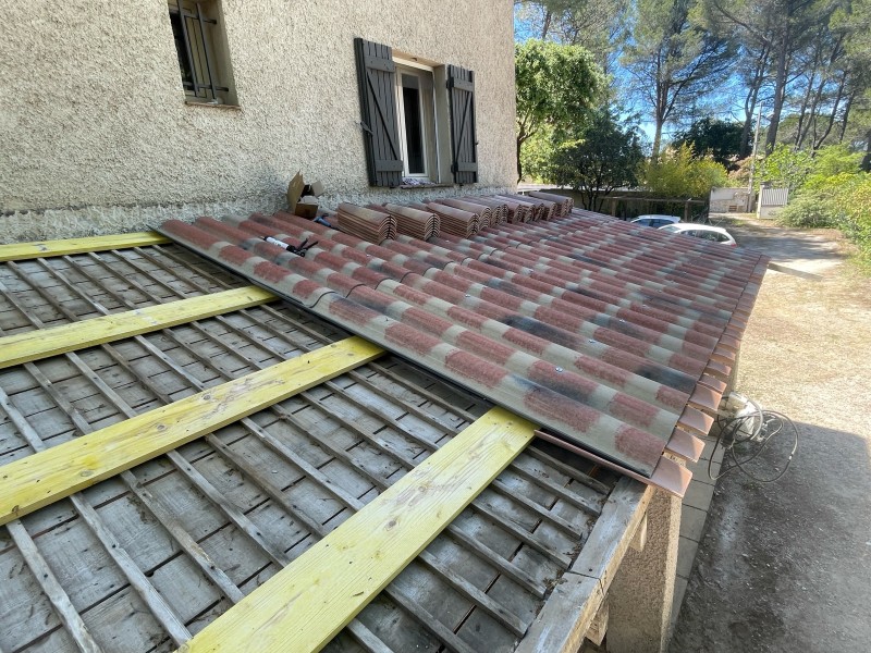 Changement d’une toiture de maison près de Venelles 13770
