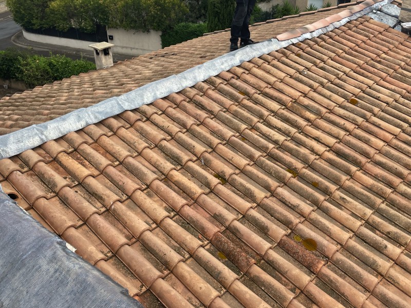 pose de plomb sur faîtage Le Rove 13740