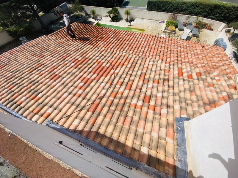 toiture avec nettoyage sur carry le rouet