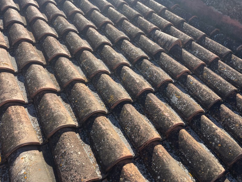 avant nettoyage tuile martigues