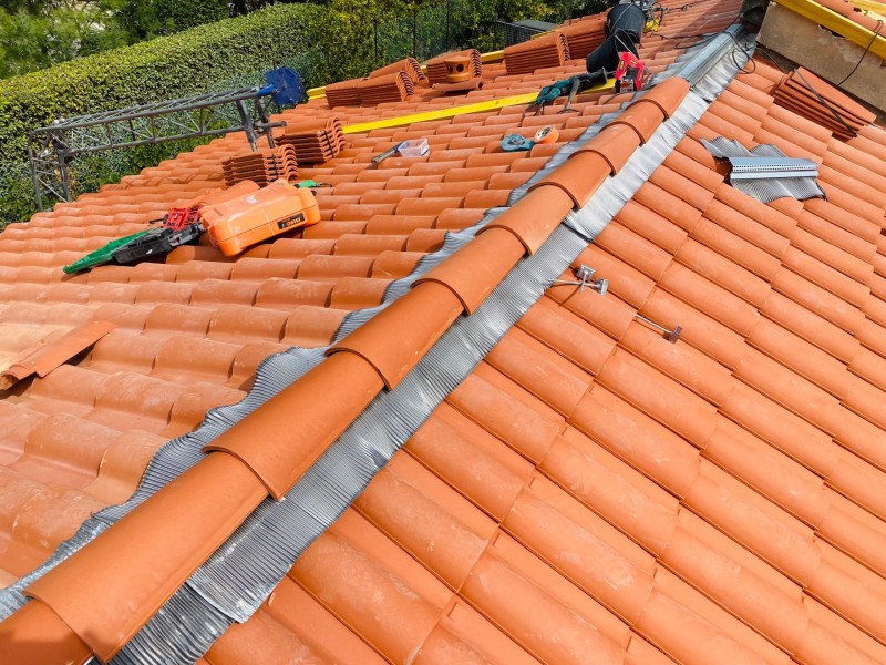 pose de faitage closoir sur carry le rouet