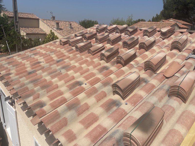 Intervention couvreurs pour un changement de toiture de maison sur Bouc-Bel-Air 13320