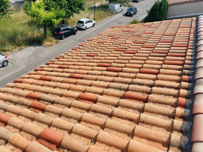 Nettoyage de toiture de maison à Bouc-Bel-Air 13320