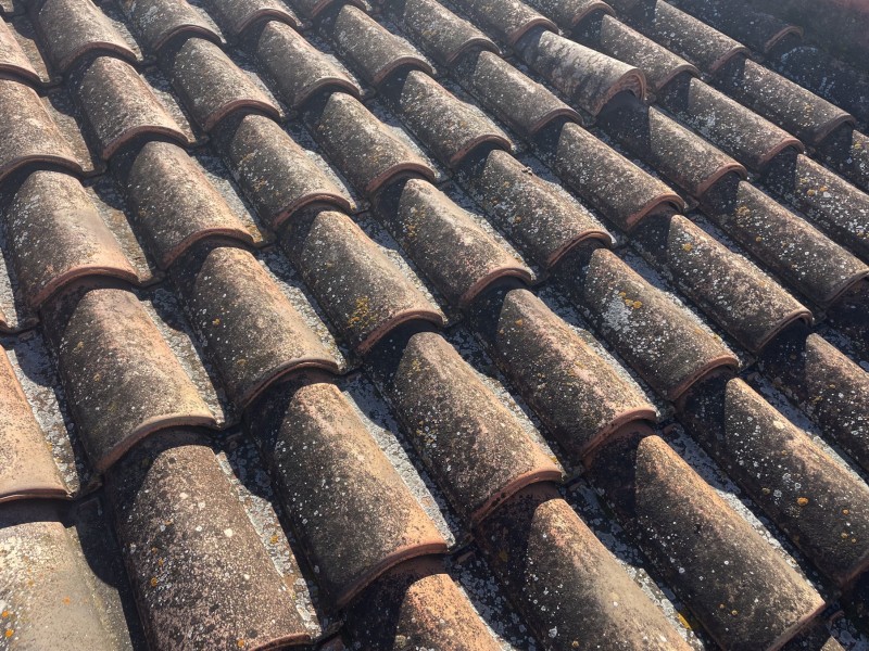 Nettoyage et traitement d’une toiture à Martigues 13500