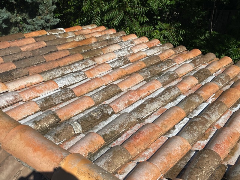 Nettoyage et traitement de toiture à Saint-Victoret 13730