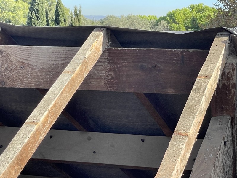 Traitement de charpente traditionnelle lors d'un changement de toiture de maison sur Châteauneuf-les-Martigues 13220