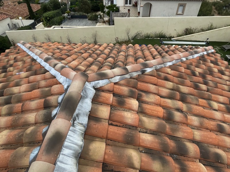 Pose de tuile canal sur le faîtage plomb Ensuès-la-Redonne 13820