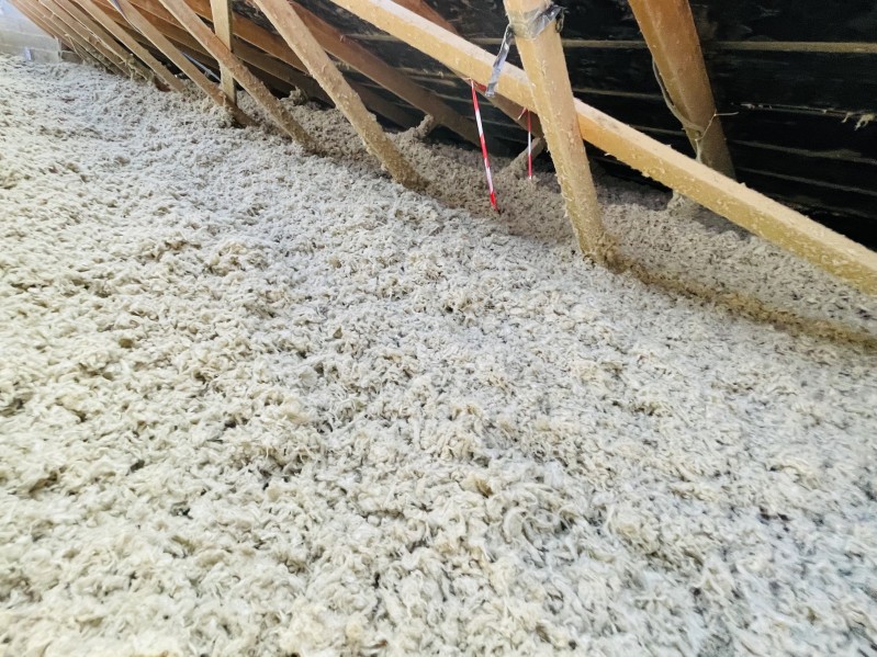 pose d'une isolation en laine de roche sur saint victoret 13730